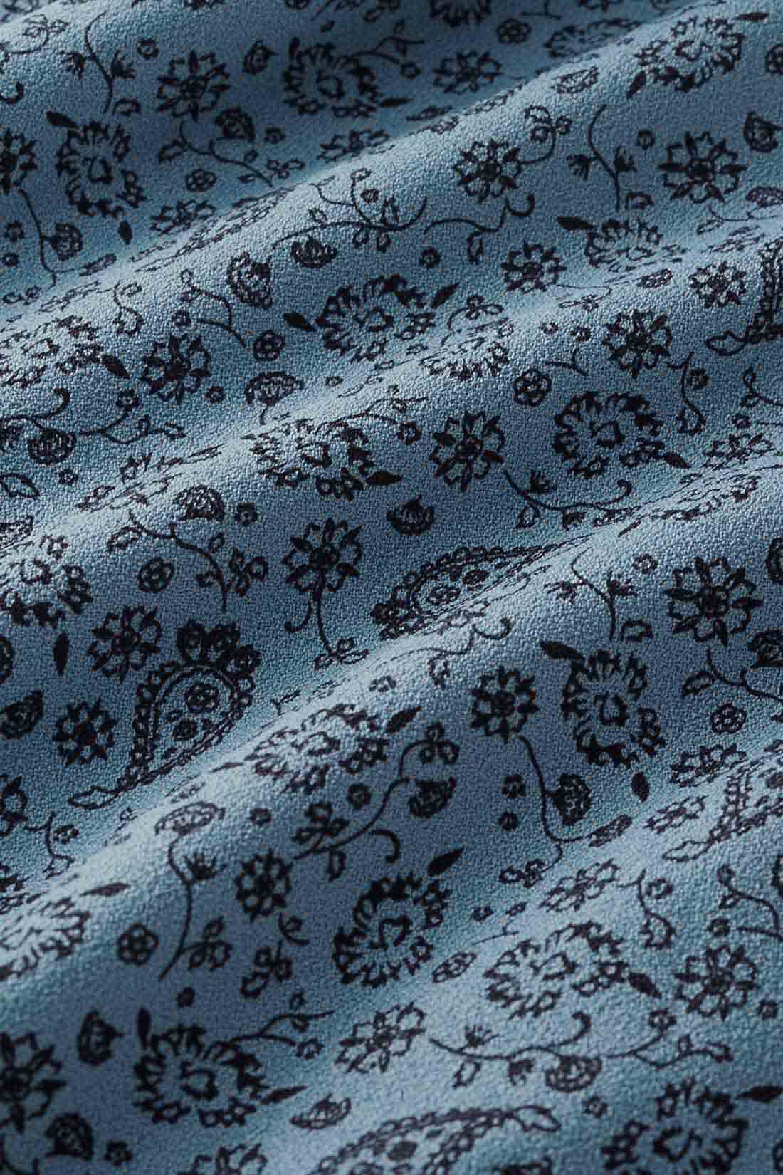 IEDIT[イディット]　福田麻琴さんコラボ 着まわし力抜群の2-WAYスカート〈グレイッシュブルー〉|一枚ではいても安心な、シボ感のあるしっかりとしたジョーゼット素材。インにタイツなどを合わせると、寒い季節まで着られます。