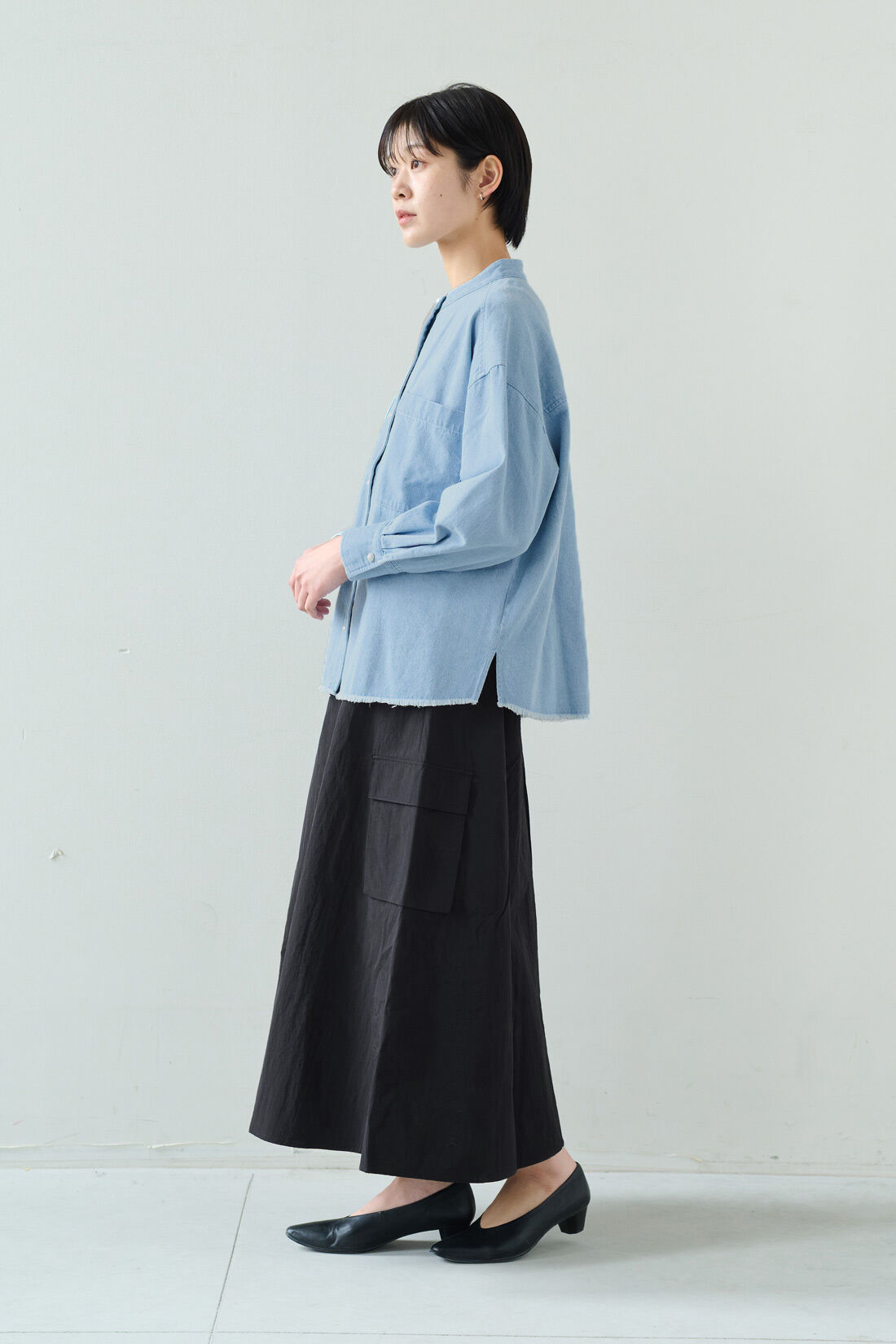 IEDIT|IEDIT[イディット]　撥水（はっすい）＆UVカットがうれしい 大人カーゴデザインのナイロンフレアースカート〈ブラック〉|モデル身長：163cm　着用サイズ：M