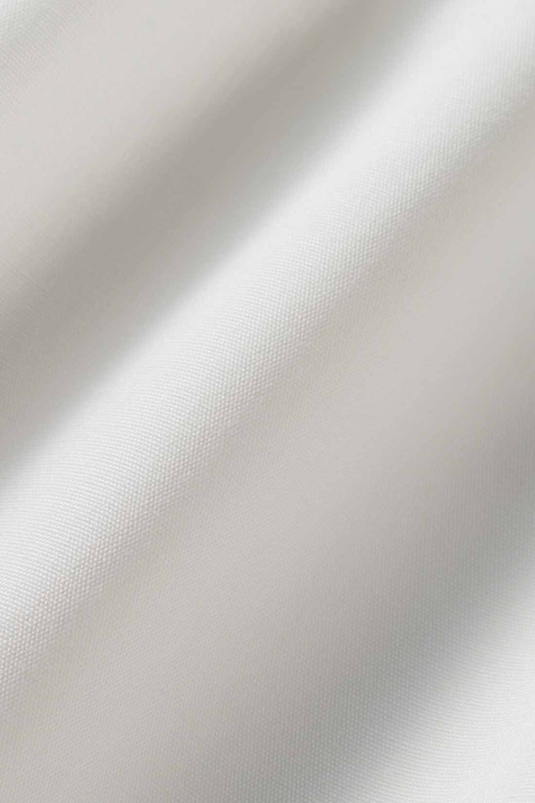 IEDIT|IEDIT[イディット]　ピンタックデザインで顔まわりが華やぐ ボリューム袖ブラウス|マットな表情と張りのある風合いが上品な綿混布はく素材。しわが気になりにくいのもうれしい。