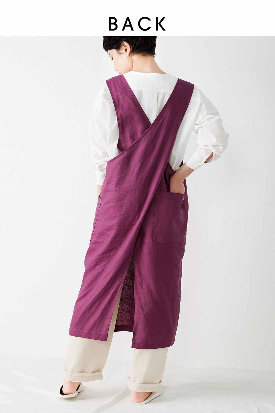イディット|IEDIT[イディット]　麻混素材のジャンパースカート風エプロン〈ローズパープル〉|※着用イメージです。お届けするカラーとは異なります。