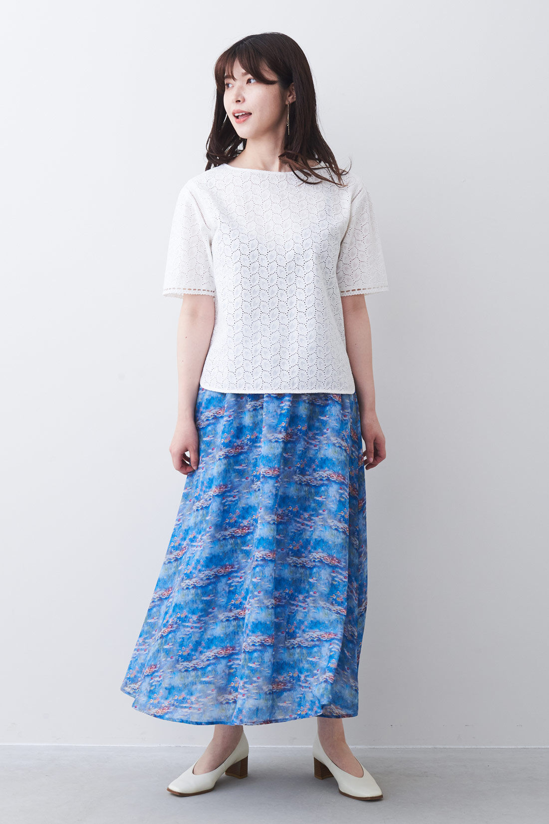 イディット|IEDIT[イディット]　モネの睡蓮をまとうシフォンスカート〈ブルー〉|モデル身長：167cm・着用サイズ：M