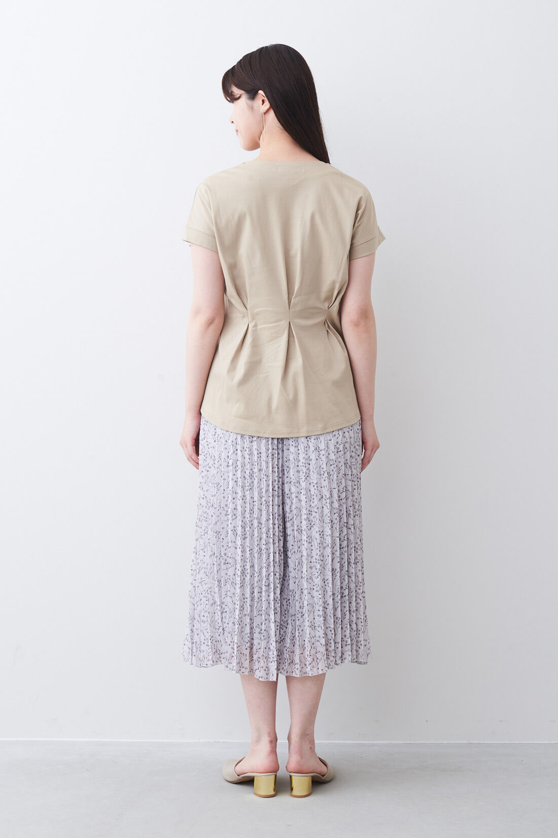 IEDIT|IEDIT[イディット]　吸汗速乾裏地が付いた小柄プリントが上品な プリーツスカート見えパンツ〈ミントグリーン〉|モデル身長：167cm・着用サイズ：M ※着用イメージです。お届けするカラーとは異なります。