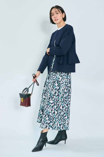 IEDIT | 後ろフリル 大人の華やぎ 伸びやか カーデライク ジャケット 〈ネイビー〉