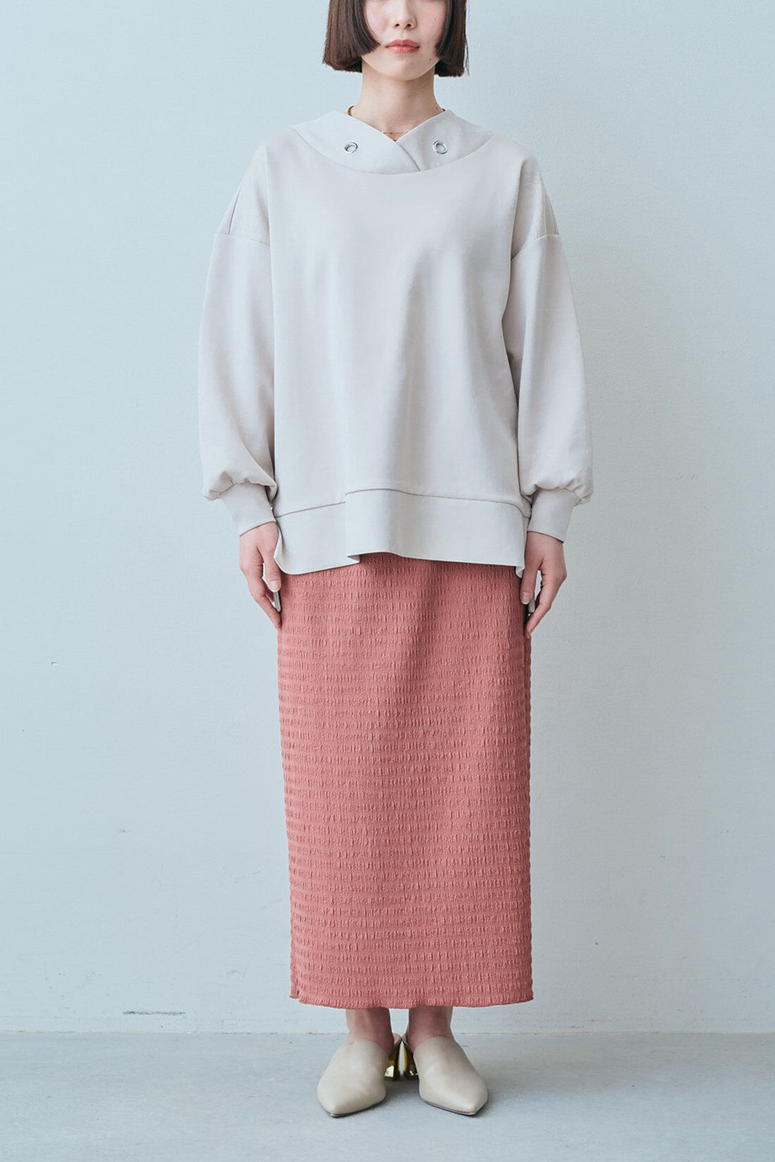 IEDIT［イディット］|IEDIT[イディット]　フード風衿で顔まわり華やぐ UVカット つや感ダンボールカットソーのロングプルオーバー〈ネイビー〉|モデル身長：150cm　着用サイズ：SP　これは参考画像です。お届けするカラーとは異なります。