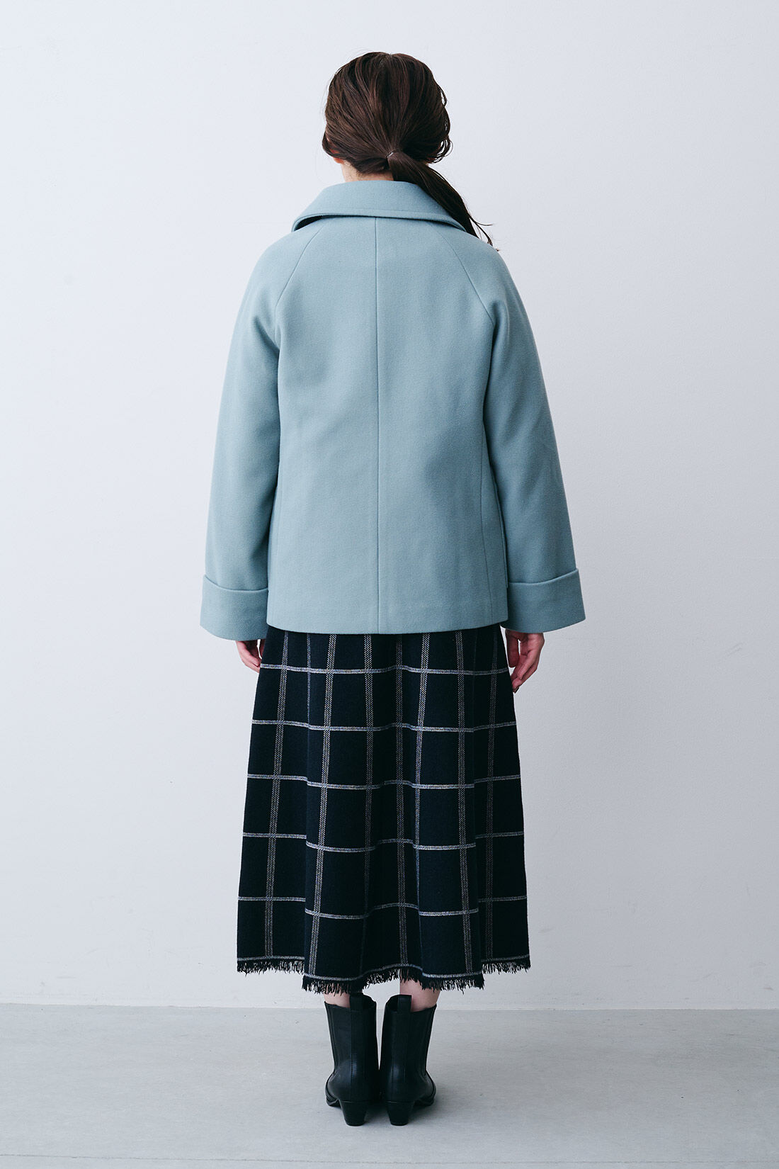 IEDIT[イディット]　着映えカラーのショート丈こなれPコート〈ブルーグリーン〉|モデル身長：163cm 着用サイズ：M
