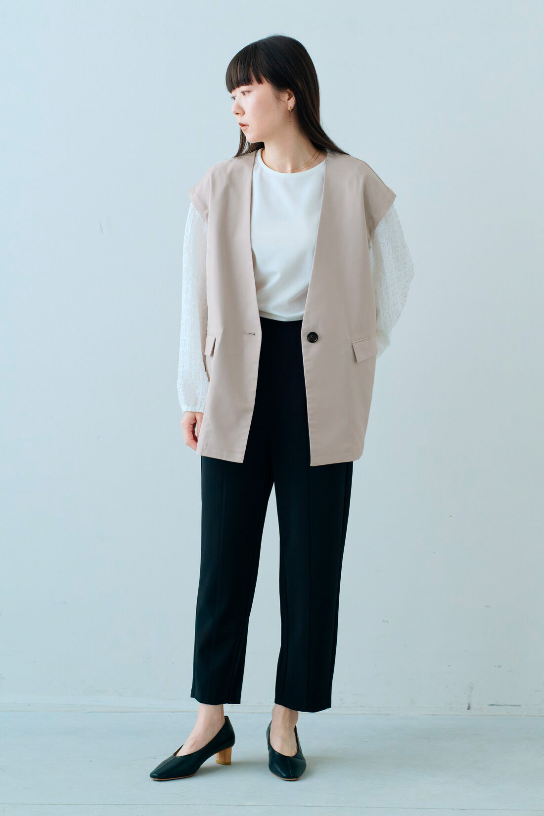 IEDIT［イディット］|野々村友紀子さん×IEDIT[イディット]　一枚持ってたら間違いない！ 「気温」と「気分」で袖がちぎれるジャケット〈グレージュ〉|モデル身長：163cm　着用サイズ：M