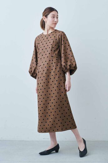 IEDIT［イディット］ | 上品 ドット柄 プリントワンピース〈キャメル〉