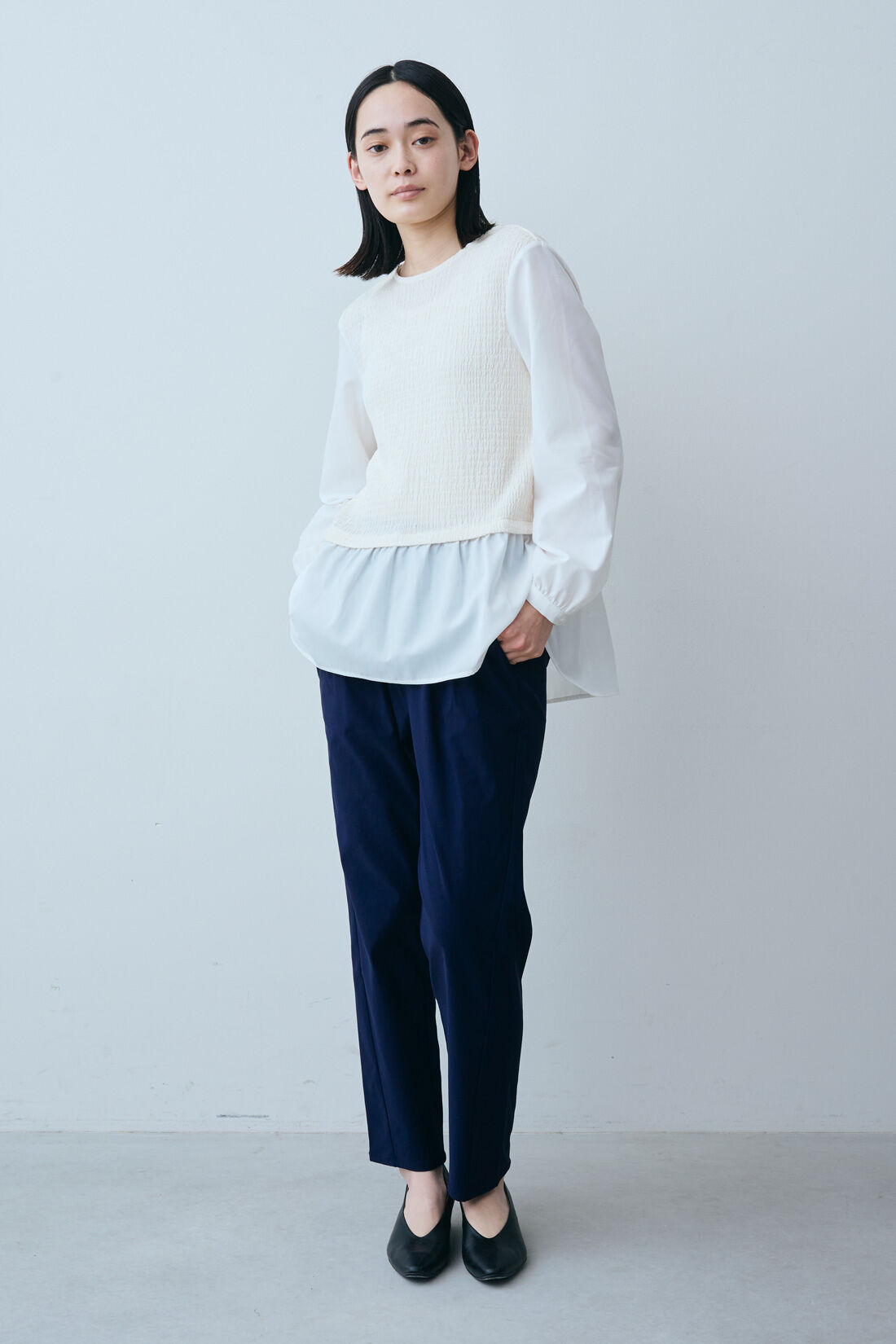 IEDIT|エアノビ テーパード パンツ〈紺〉のコーディネート