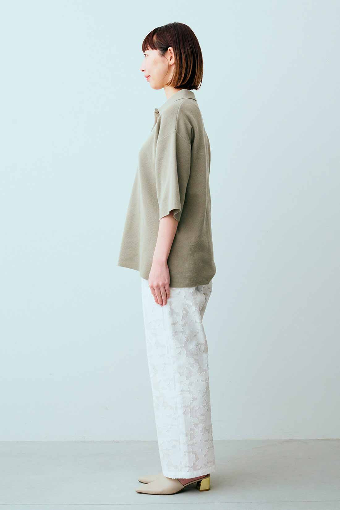IEDIT|IEDIT[イディット]　小森美穂子さんコラボ　カットジャカード素材の抜け感セミワイドパンツ〈ホワイト〉|モデル身長：160cm　着用サイズ：M