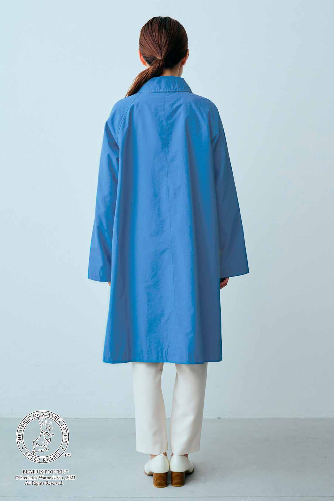 IEDIT|ピーターラビットＴＭ×IEDIT[イディット]　裏地に心おどる　軽やかステンカラーコート〈ブルー〉|モデル身長163cm　着用サイズM