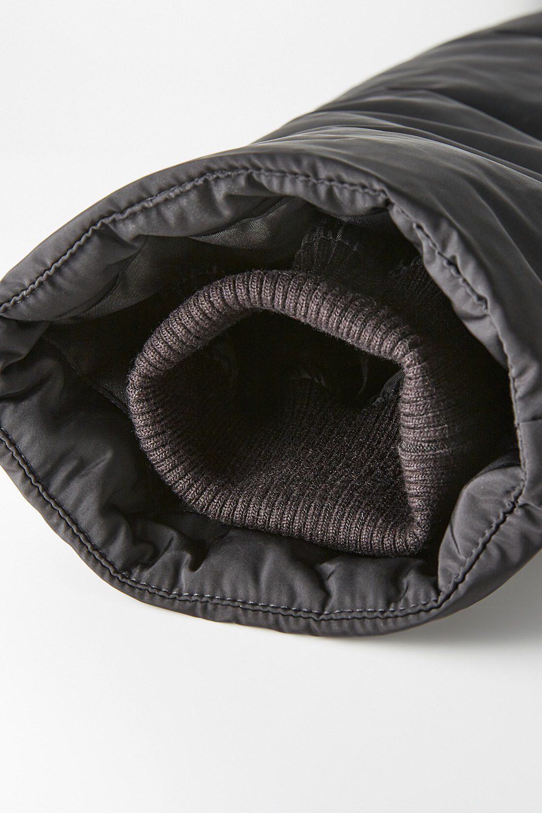 IEDIT|IEDIT[イディット]　福田麻琴さんコラボ　サステナブル素材で未来にやさしい　女っぷりが上がる中わたミディコート〈ブラック〉|袖口は隠れリブ仕様で、暖か&すっきり見え。