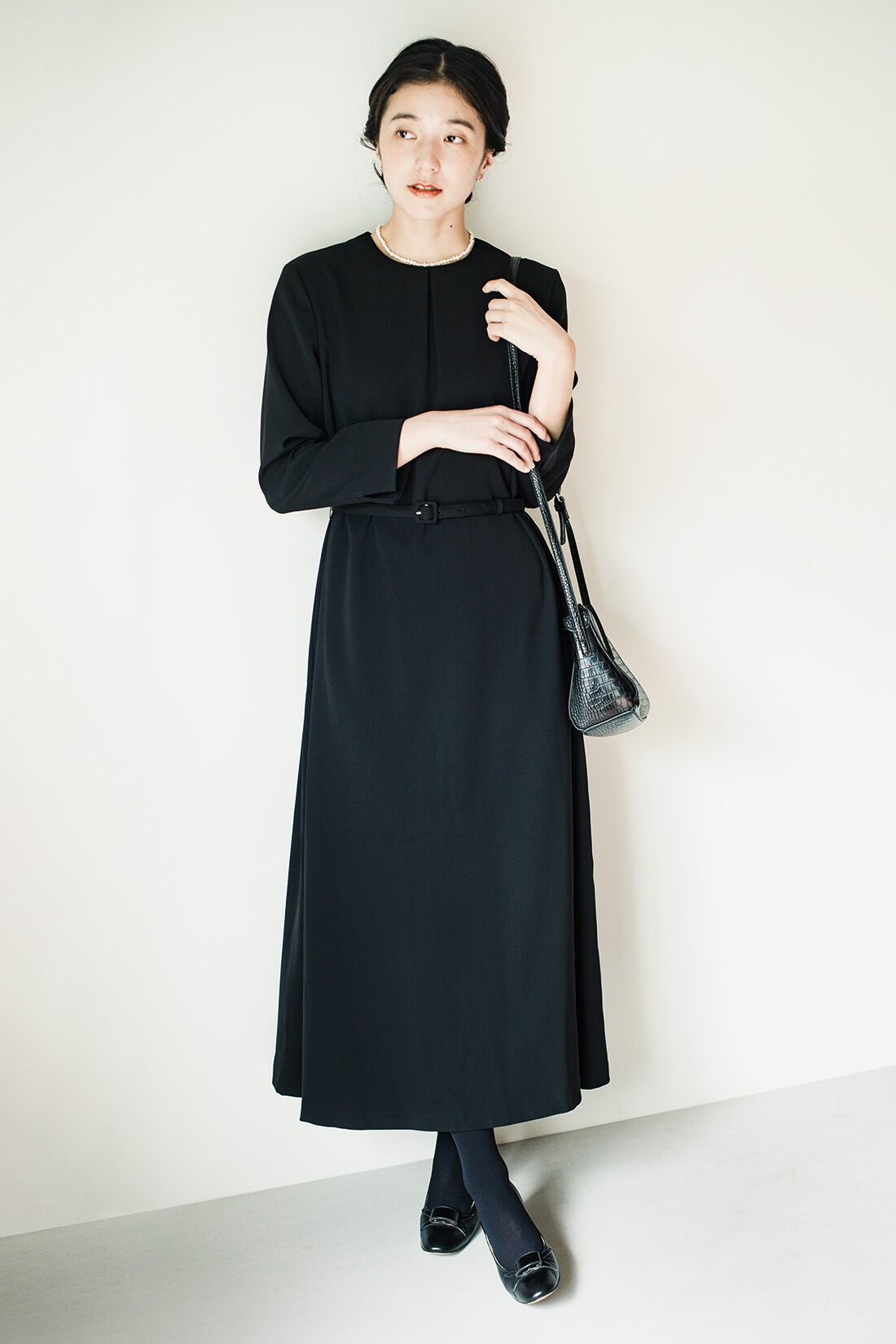 IEDIT|IEDIT[イディット]　美しい黒がつづく黒原着素材で作った　大人女性のための純黒ワンピース|formal style