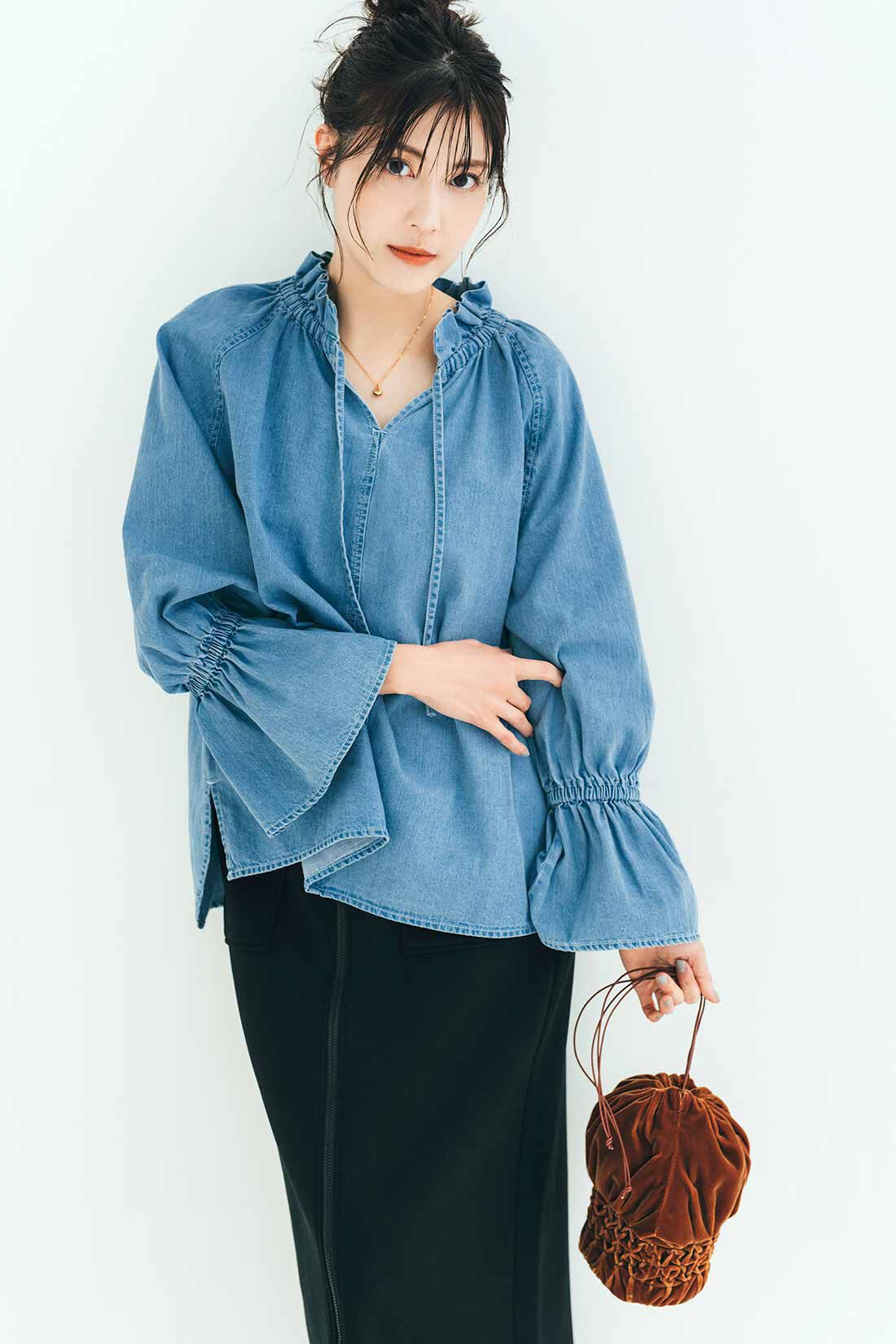 IEDIT［イディット］|IEDIT[イディット]　フリルネックで顔まわり華やぐ　キャンディースリーブデニムブラウス〈ライトブルー〉