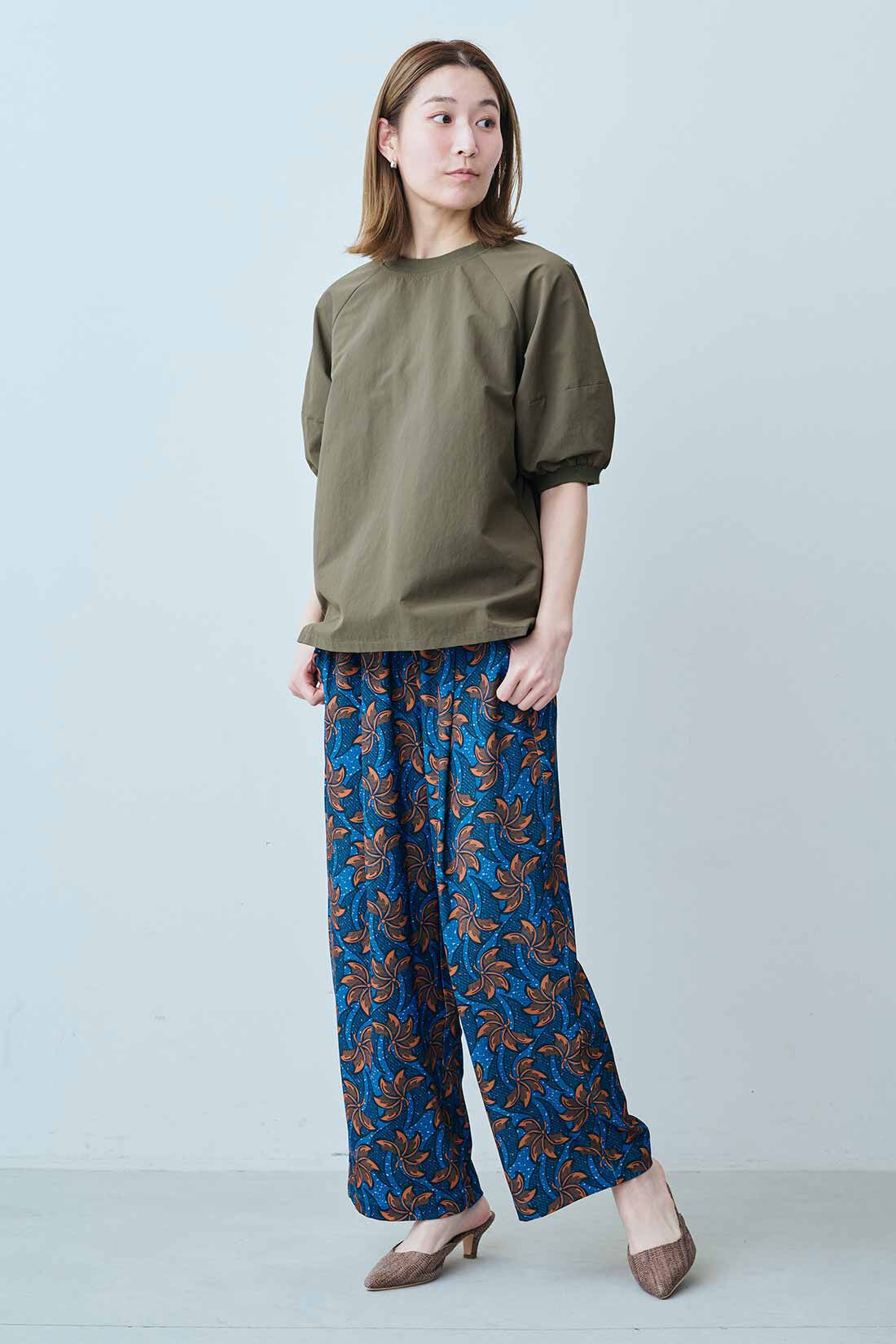 IEDIT［イディット］|接触冷感 アフリカンバティック風 プリント パンツ〈青〉のコーディネート