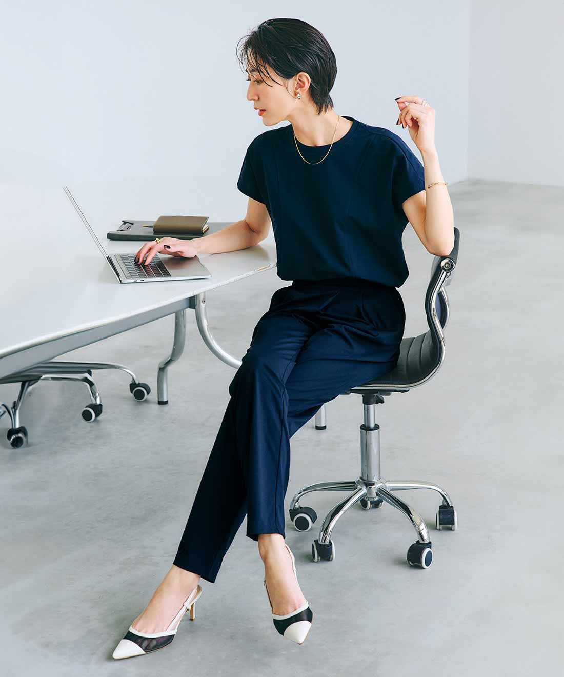IEDIT|IEDIT[イディット]　24hずっと着ていたい 吸汗速乾・UVカット SO！ MESHフレアートップス〈ダークネイビー〉【まとめ買いキャンペーン】