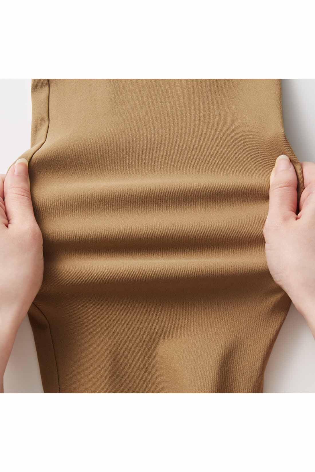 IEDIT[イディット]　ウエストメッシュで快適 ストレッチ布はく素材の美脚レギンスパンツ〈ブラック〉|からだの動きに合わせて、しなやかに伸びるからノンストレス。