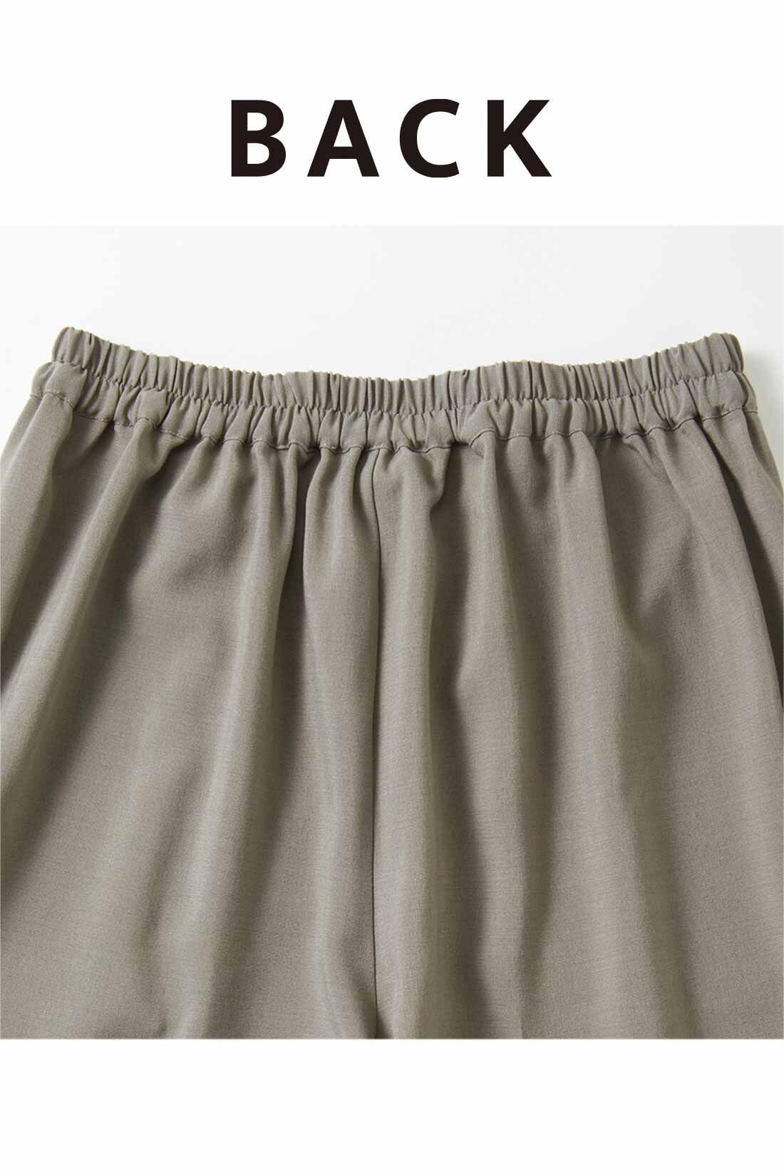 IEDIT［イディット］|IEDIT[イディット]　UVカット・接触冷感・抗菌防臭加工がうれしい リラクシーな着心地のキレイ見えユースフルセットアップ〈カーキグレー〉|ウエストは、前はフラットできれい見え、後ろゴムでらくちん。