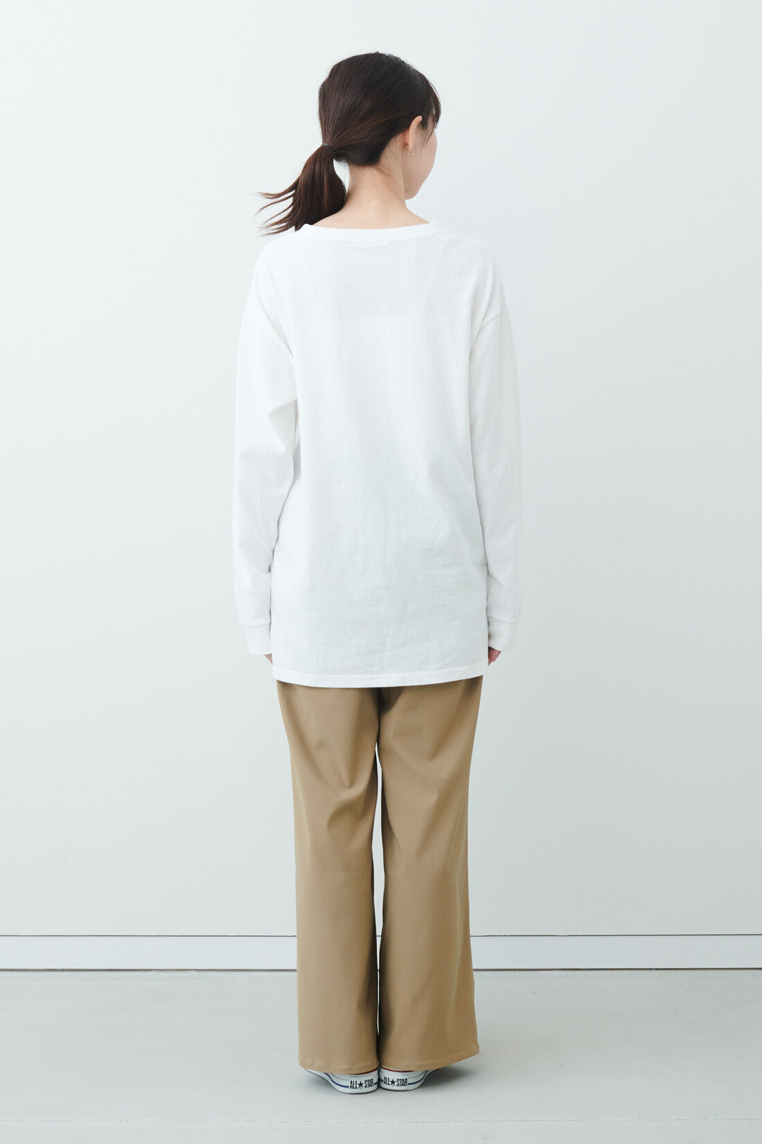 IEDIT|牧野紗弥さん×IEDIT[イディット]　気軽におそろいを楽しめる 吸汗速乾加工のリサイクルコットンロゴTシャツ〈ホワイト〉|モデル身長：160cm 着用サイズ：3（M）