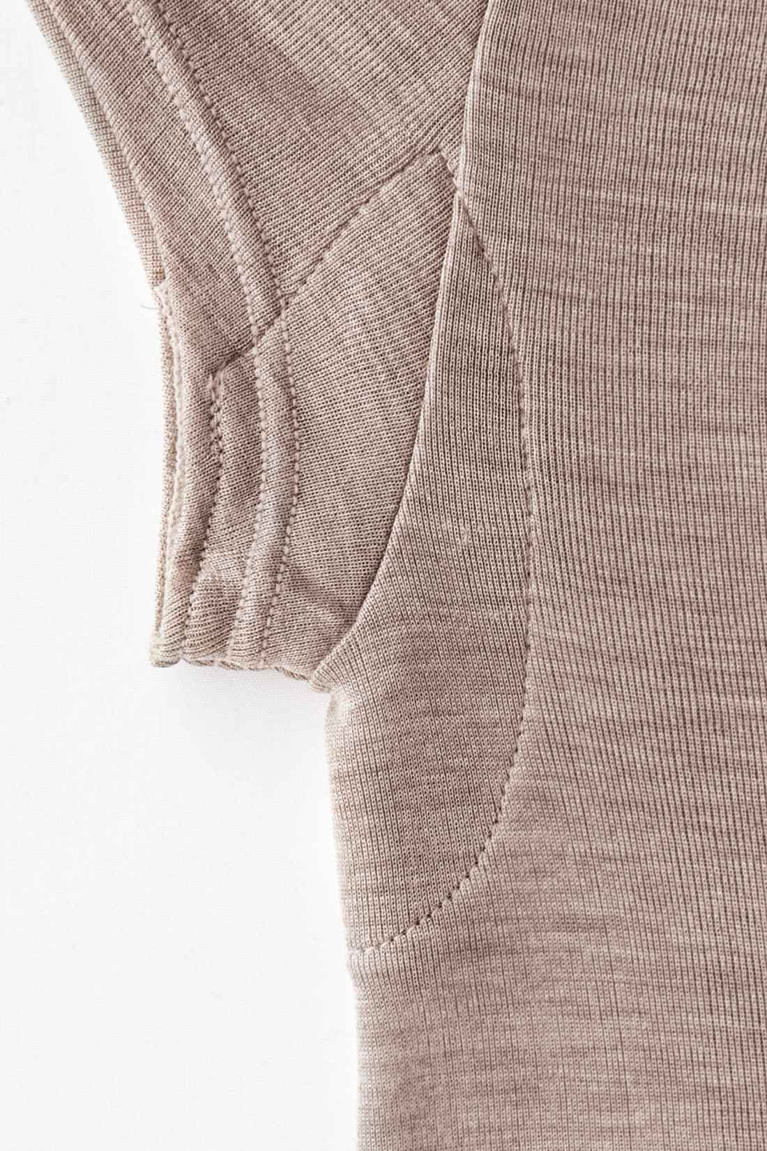 IEDIT|シルク100％　フライス編みでやさしくからだに沿う　フレンチ袖インナートップスの会【おはだが気になるみんなへ】|フレンチスリーブは、わき部分が二重になっているので、わき汗対策にも◎。