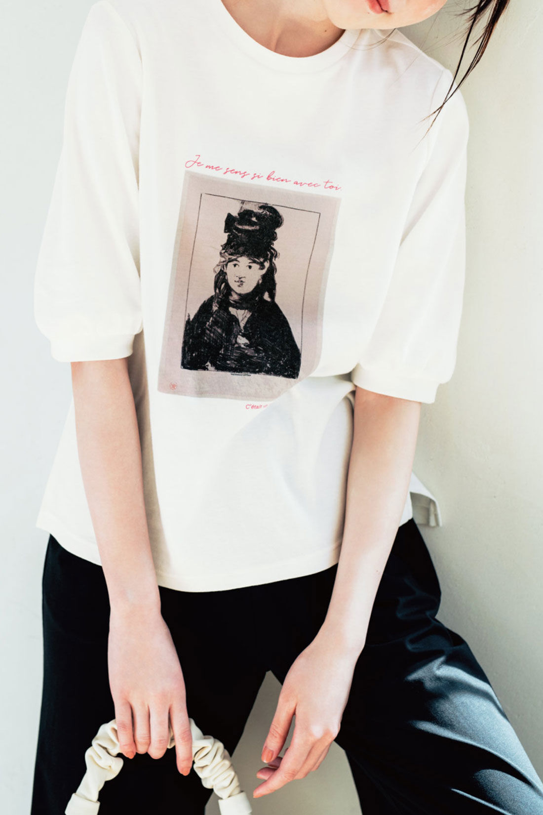 IEDIT|Live love cottonプロジェクト　IEDIT[イディット]　近代美術の創始者マネが描いたチャーミングなベルト・モリゾをあしらったパフスリーブアートTシャツ〈ホワイト〉