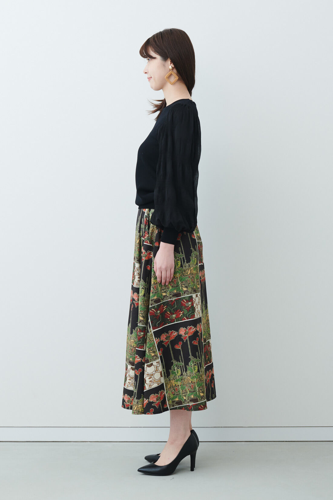 IEDIT[イディット]　優美なミュシャの図案をまとう クラッシックなプリントスカート〈ベージュ〉|モデル身長：167cm・着用サイズ：M