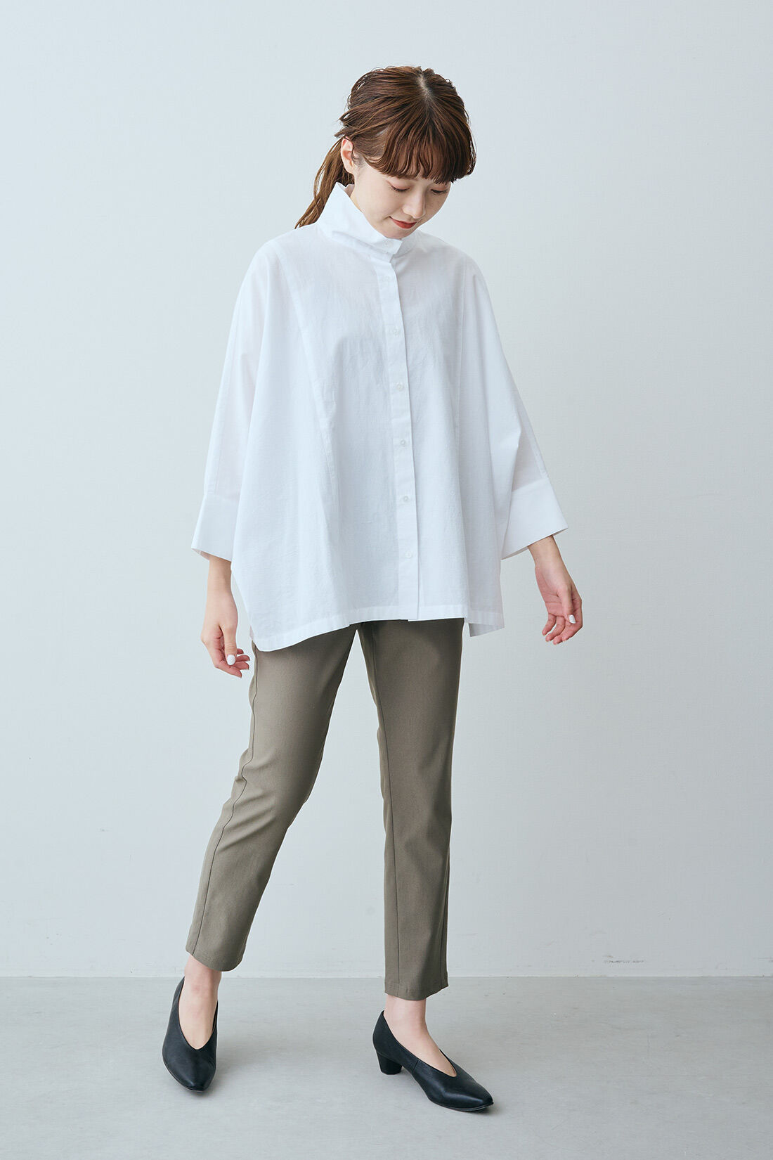 IEDIT|スタンドカラーシャツ〈オフホワイト〉ＩＥのコーディネート|モデル身長：163cm　着用サイズ：M