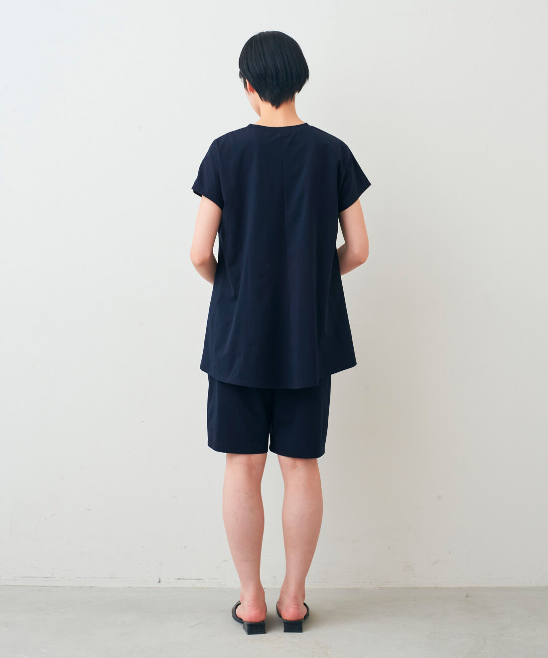 IEDIT|IEDIT[イディット]　24hずっと着ていたい 吸汗速乾・UVカット SO！ MESHハーフパンツ〈ダークネイビー〉|モデル身長：163cm　着用サイズ：M