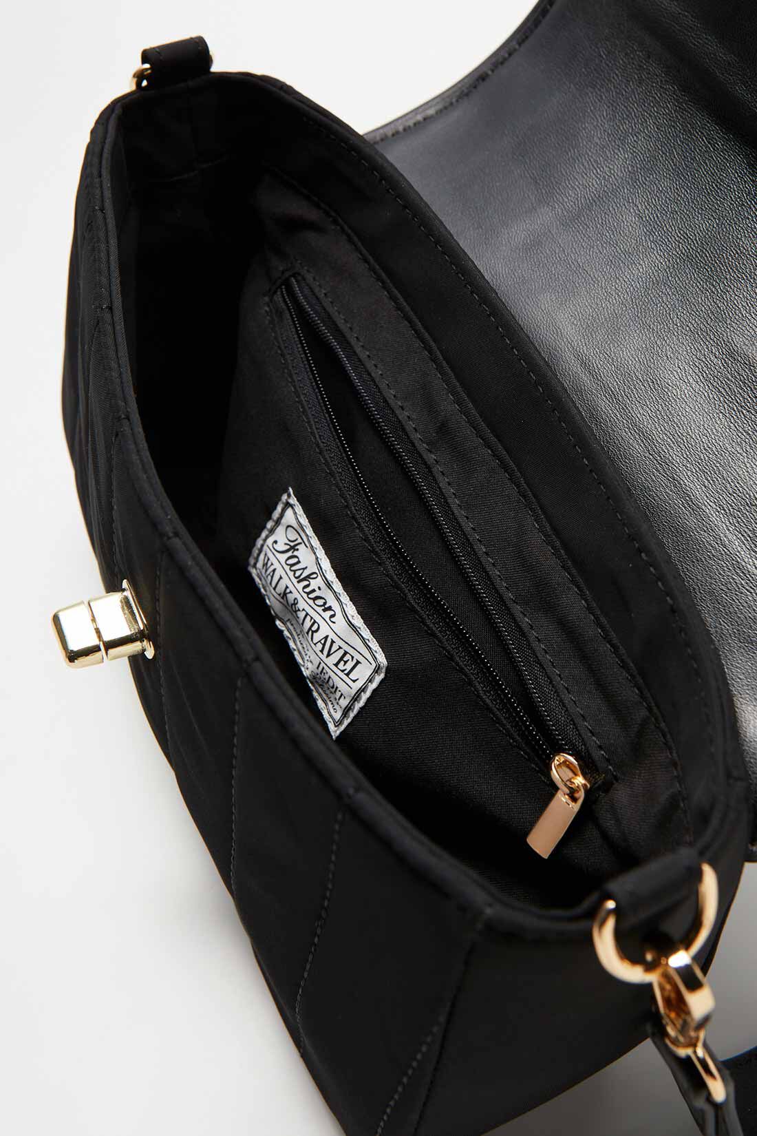 IEDIT|IEDIT+[イディットプラス]　シープスキン遣いのキルティングチェーンバッグ〈ブラック〉|コンパクトながら必要なものはきちんと入る。内側には便利なポケット付き。