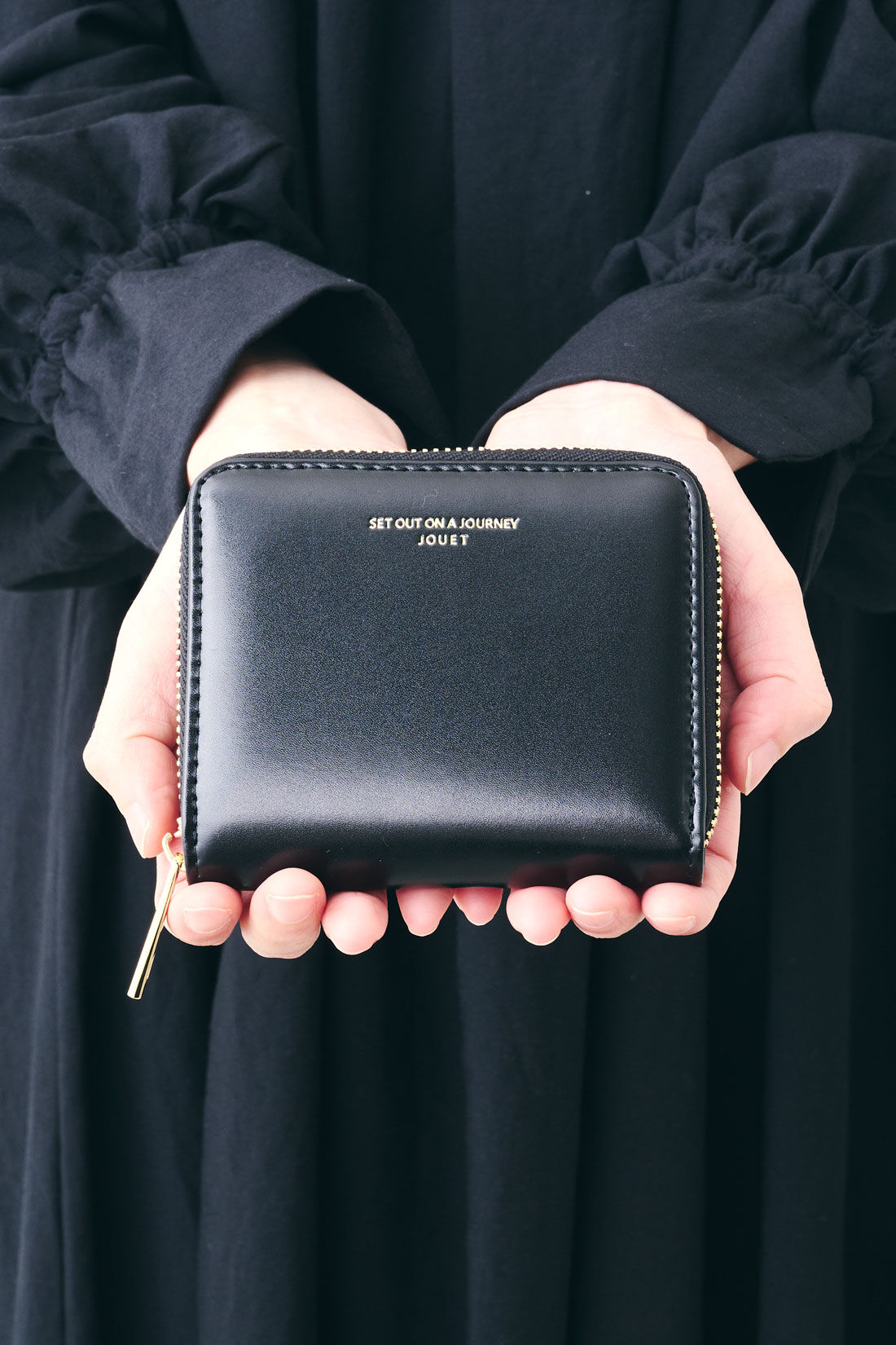 IEDIT|IEDIT[イディット] SELECT　上品な光沢　ガラス合皮の二つ折り財布 JA1825|〈ブラック〉