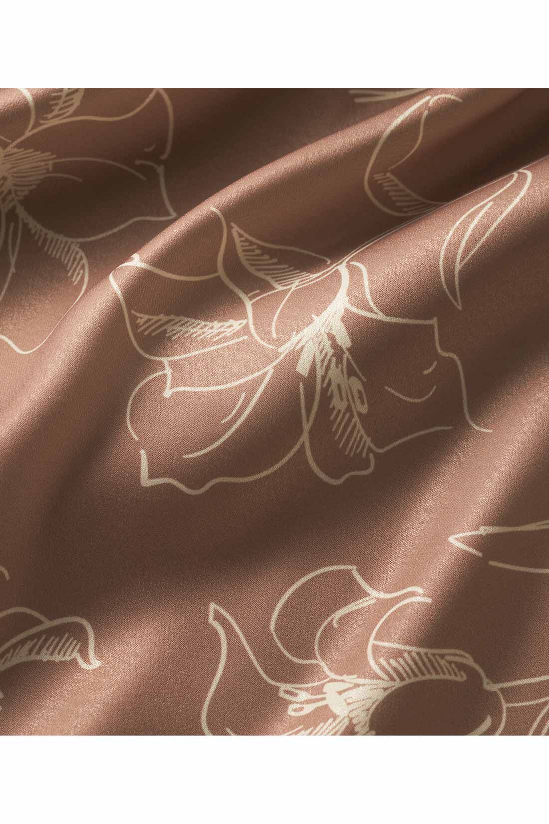IEDIT［イディット］|IEDIT[イディット]　線画花柄のボリューム袖ブラウス〈ヘーゼルブラウン〉|落ち感がきれいなとろみ素材は、ほのかな光沢感がリッチ見え。