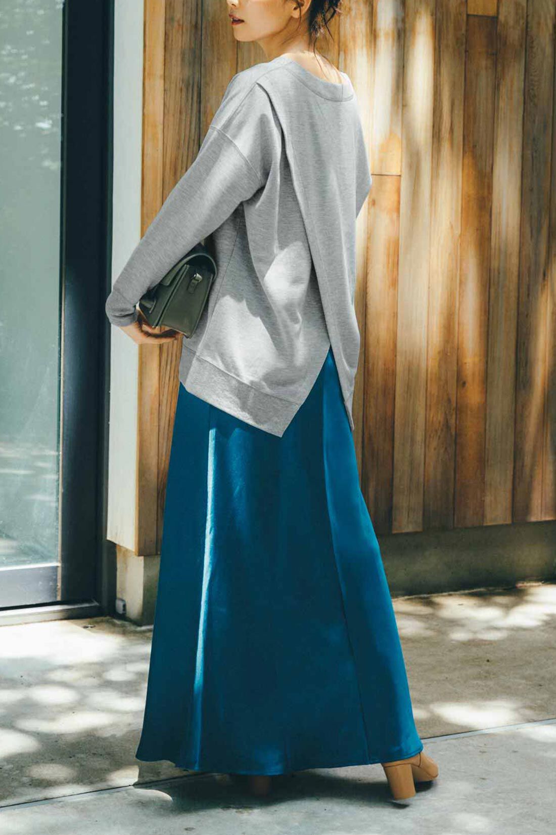 IEDIT|IEDIT[イディット]　サテンの光沢が美しいセミサーキュラースカート〈ディープブルー〉