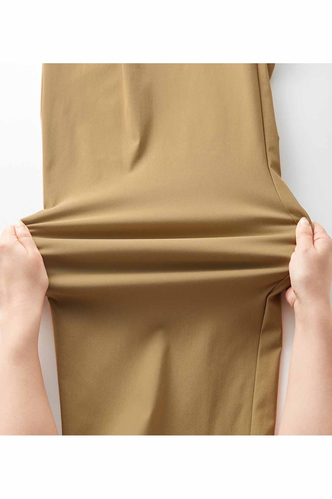 IEDIT|IEDIT[イディット]　ぐいっとしなやかで快適な美脚見えサイドタック ナイスラっとエアノビワイドパンツ|ぐいっと伸びて快適な布はく素材。