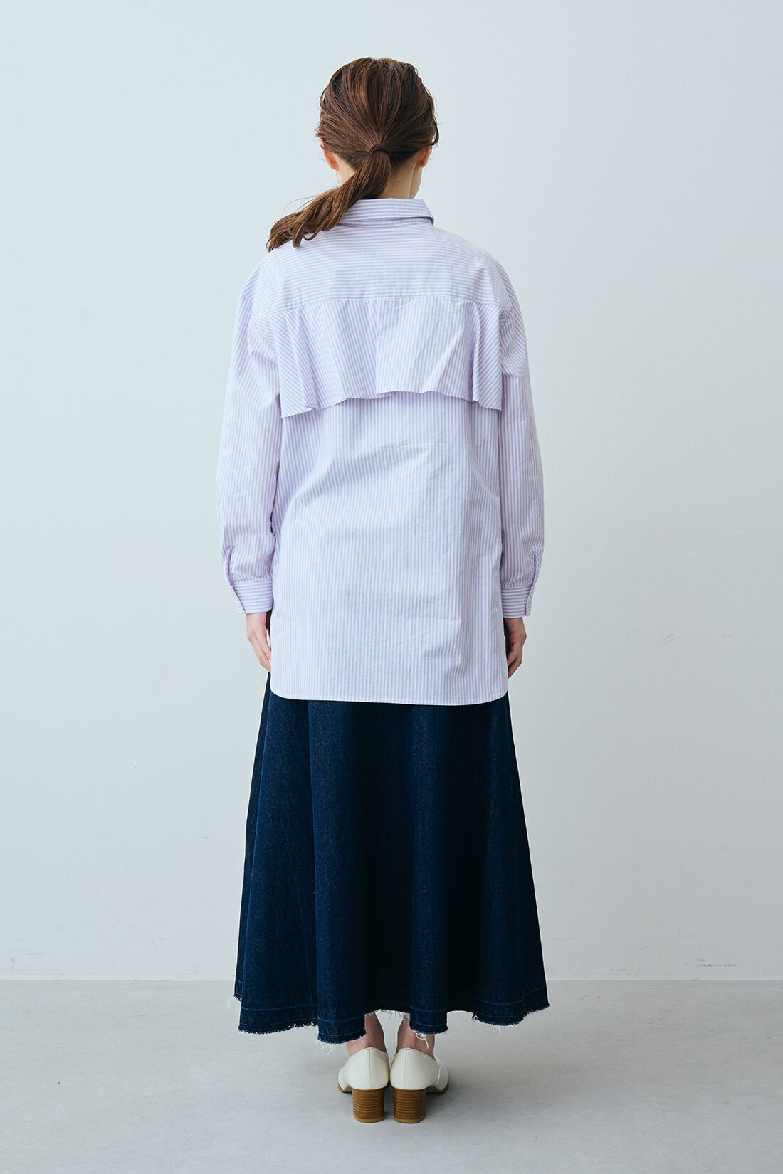 IEDIT[イディット]　バックフレアーデザインがきいた オックスフォード素材のこなれ見えシャツ〈イエロー〉|モデル身長：163cm　着用サイズ：M