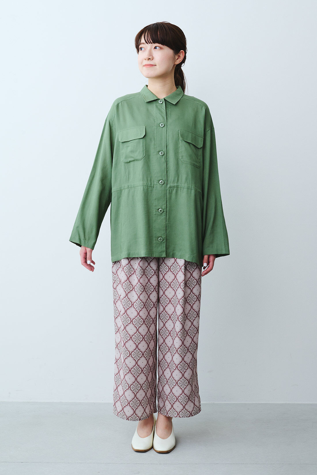 IEDIT|IEDIT[イディット]　リネン混素材のミリタリーシャツジャケット〈ベージュ〉|モデル身長：163cm　着用サイズ：M