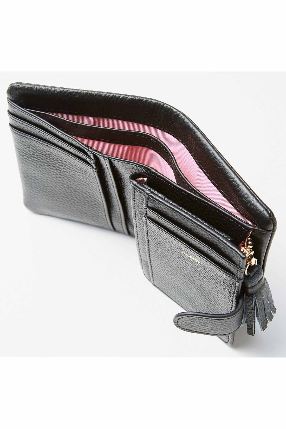 イディット|IEDIT[イディット]　くったり本革素材できれいめ二つ折り財布〈ブラック〉|2部屋に分かれたお札入れは、レシートの整理にも。