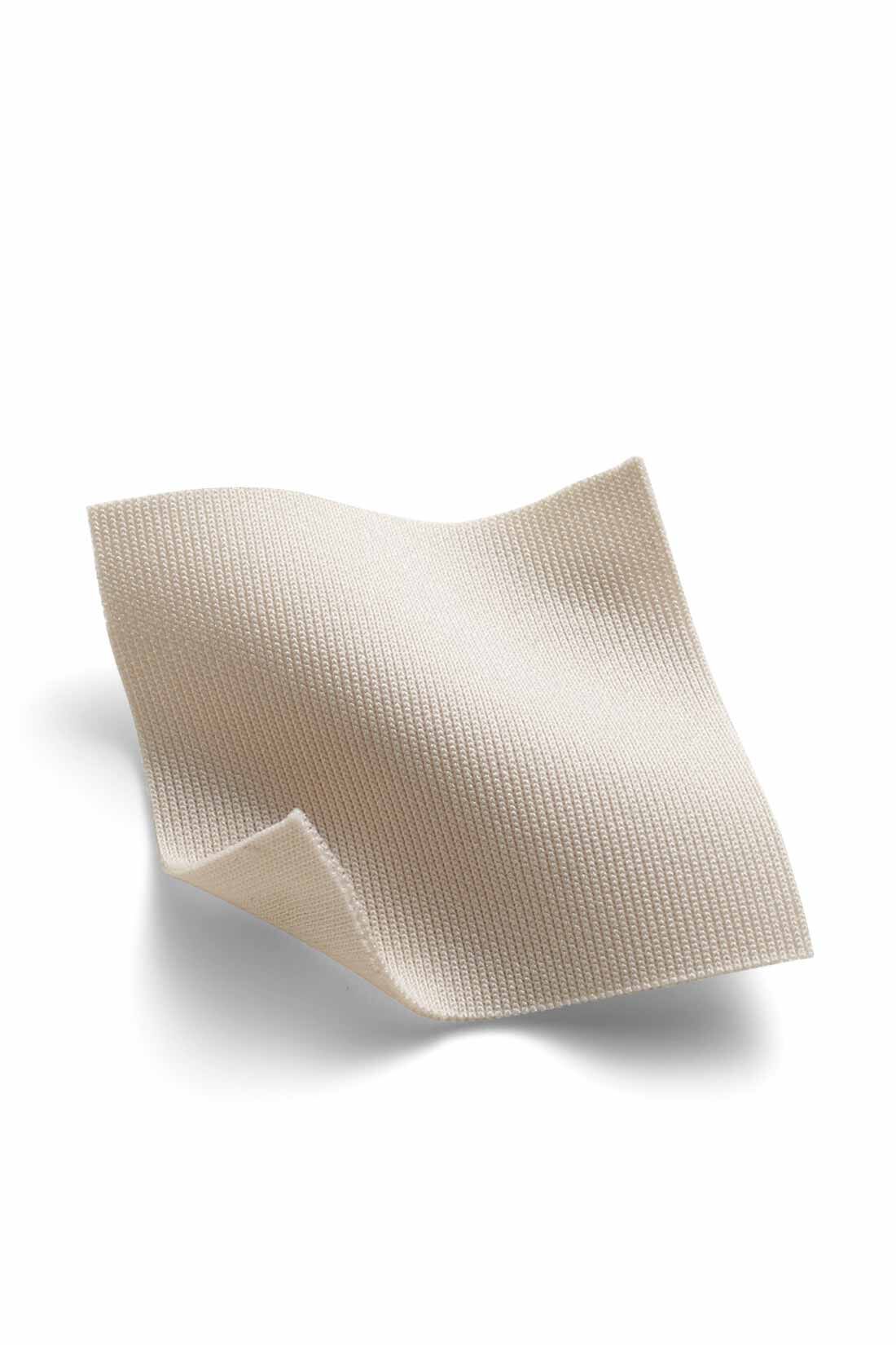 IEDIT|IEDIT[イディット]　フード風衿で顔まわり華やぐ UVカット つや感ダンボールカットソーのロングプルオーバー〈ブルーグレー〉|日差しにも安心のUVカット機能付き。きれい＆高見えするのにぷるんと伸びやか。お届けするカラーとは異なります。