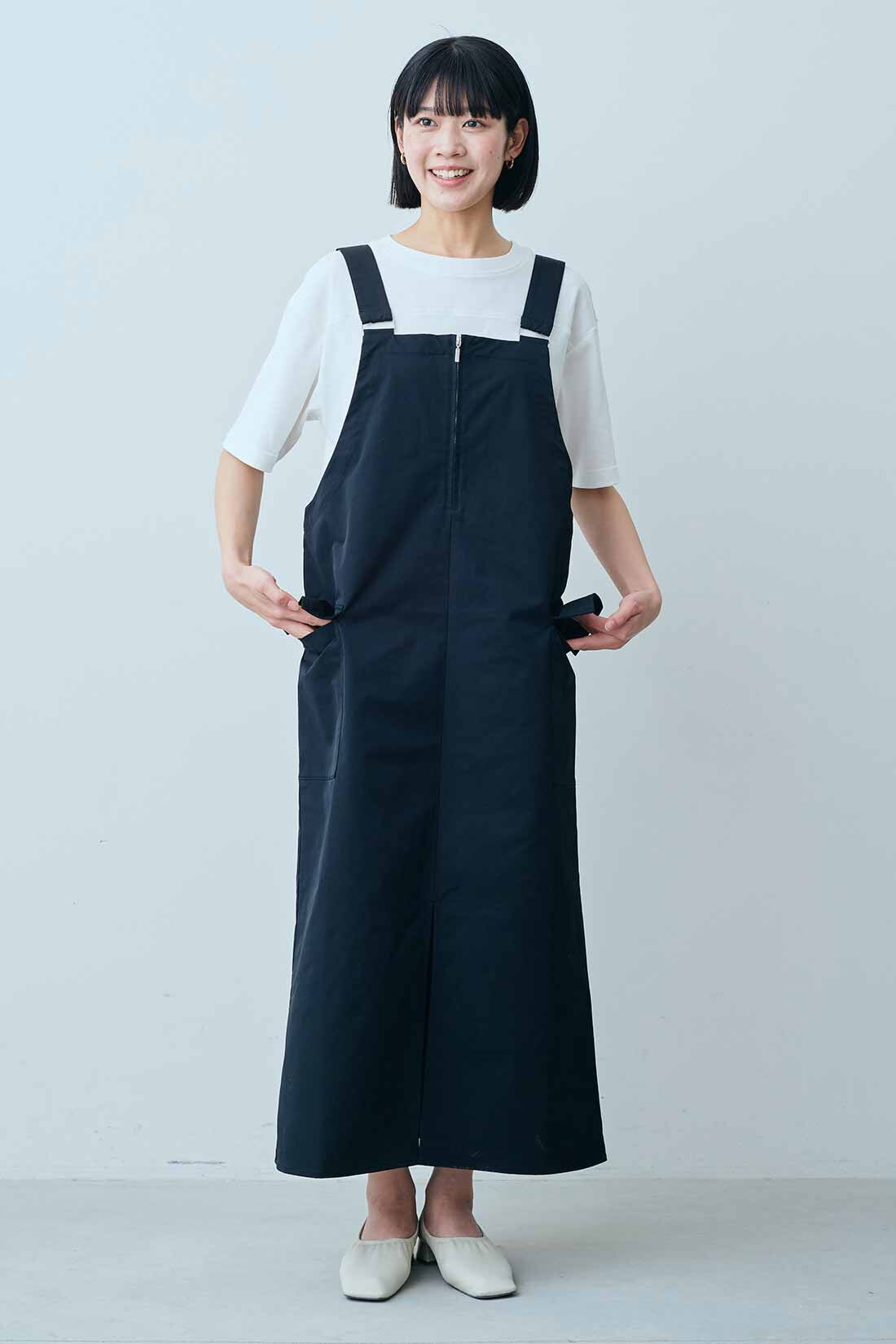 IEDIT|IEDIT[イディット]　小森美穂子さんコラボ 撥水（はっすい）素材の大人ジャンパースカート〈ブラック〉|モデル身長：164cm　着用サイズ：M