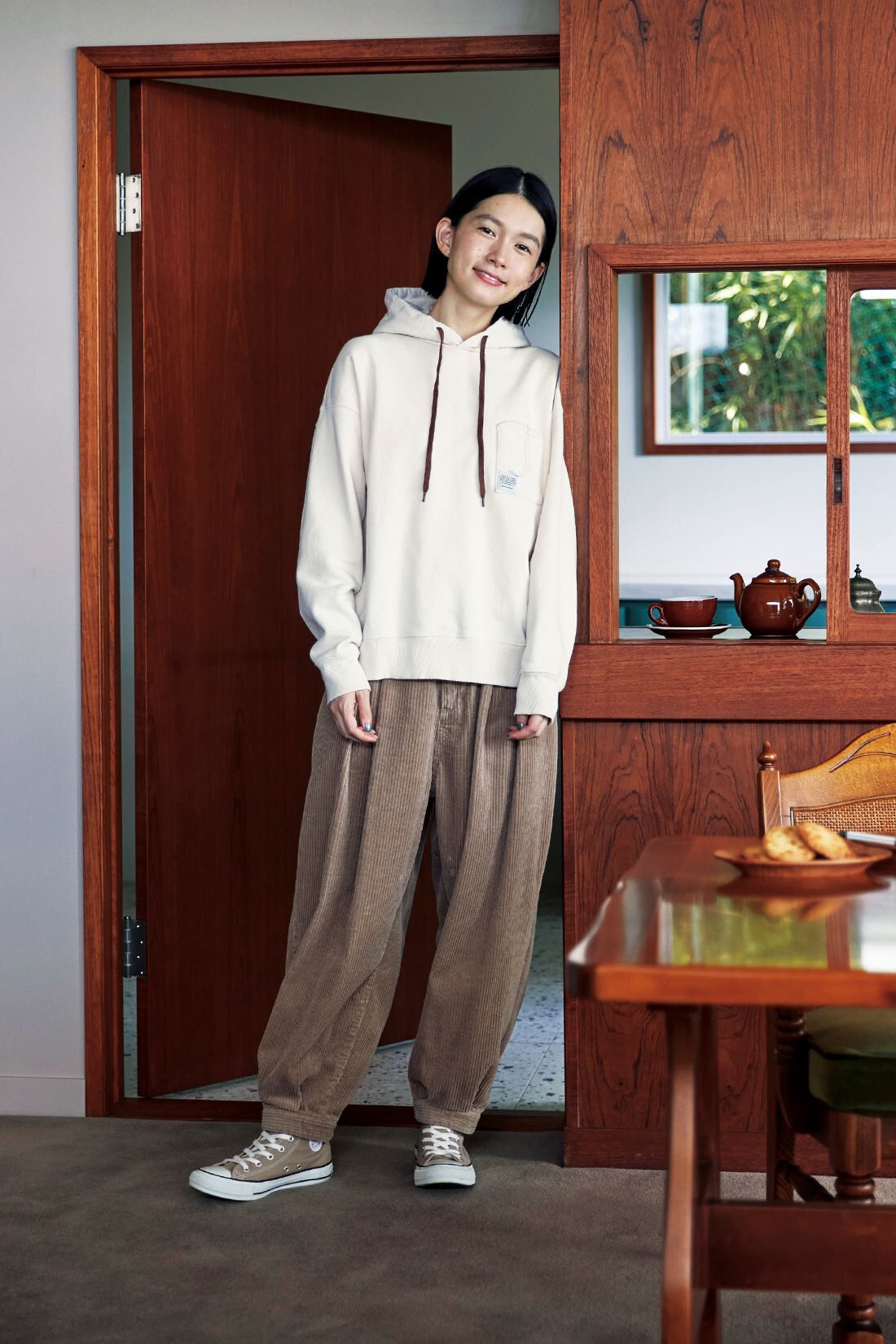 セール 登場から人気沸騰 サニークラウズ ミルクティー色のパンツ〈レディース〉｜Sunny パンツ