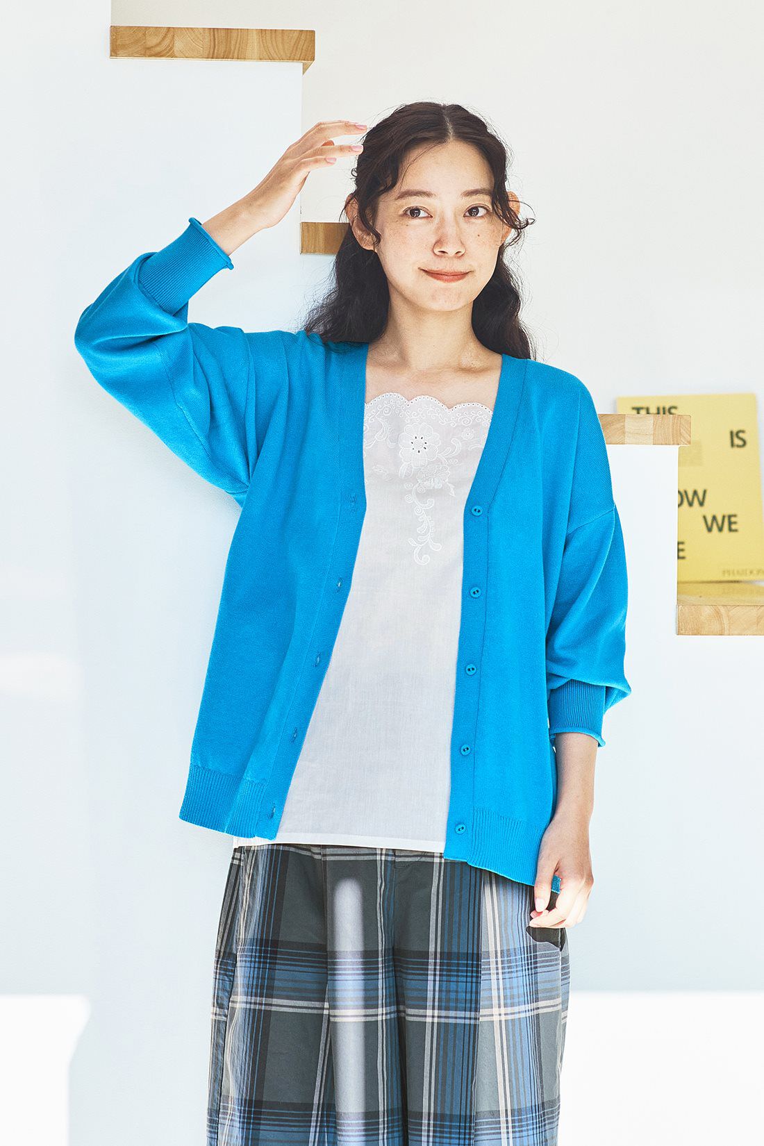 and myera［アンドマイラ］|and myera カーデとＴシャツのセット〈青色〉