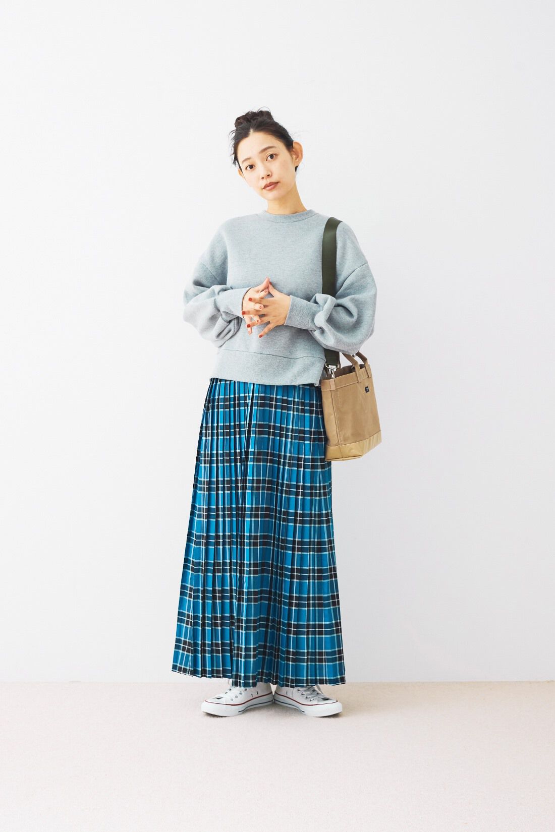 and myera［アンドマイラ］|and myera ちょっとだけみじか丈のトレーナーの会