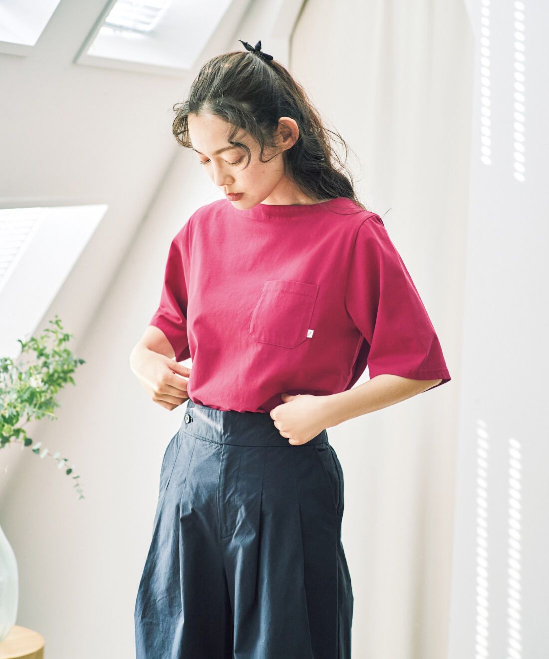 and myera［アンドマイラ］|綿100% シルケット加工 Tシャツと桃色 シンプル トートバッグ ピンクのコーディネート