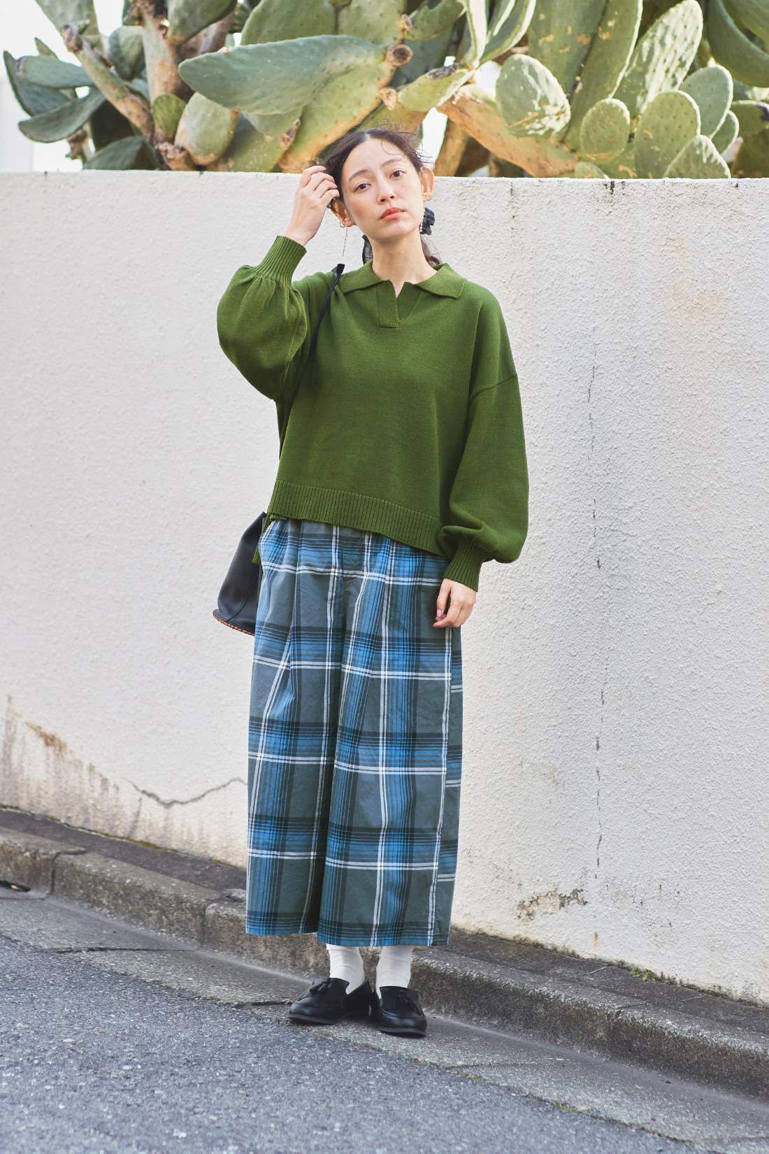 and myera［アンドマイラ］|and myera ワイドシルエットのスキッパーセーター 〈カーキ〉