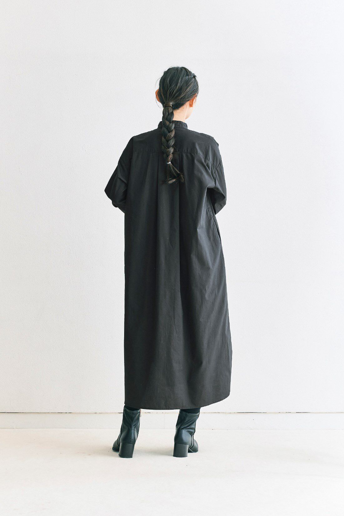 and myera|ａｎｄ　ｍｙｅｒａ　比翼仕立てのワンピース〈黒〉