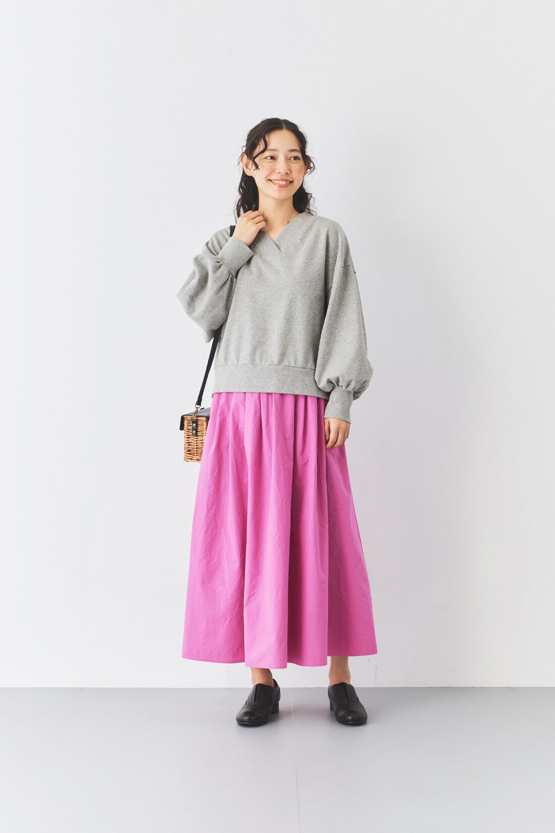 and myera［アンドマイラ］|【初回お試しキャンペーン】and myera ちょこっとみじか丈トレーナーの会
