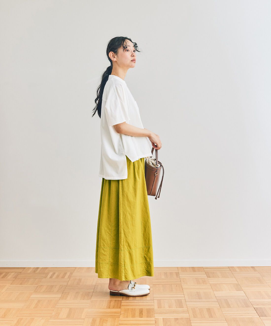 and myera|and myera ドロップドフレンチスリーブシャツ〈白〉