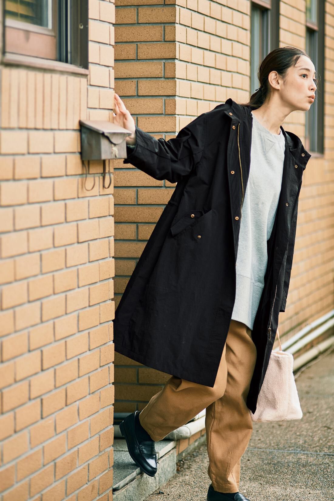 and myera［アンドマイラ］|ａｎｄ　ｍｙｅｒａ　カジュアルすぎないタックパンツ〈ベージュ〉