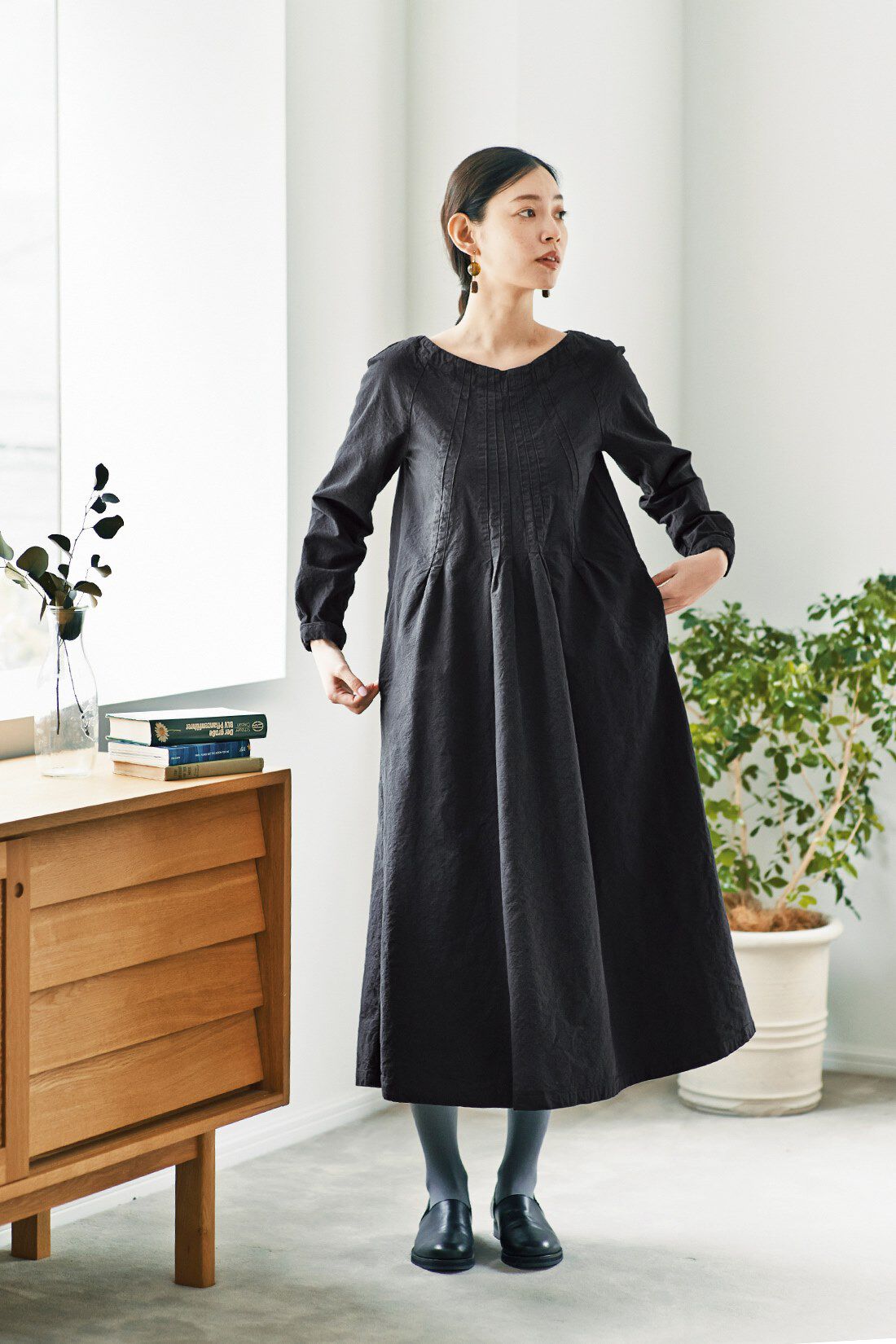 and myera 清楚なシスターワンピース〈黒〉