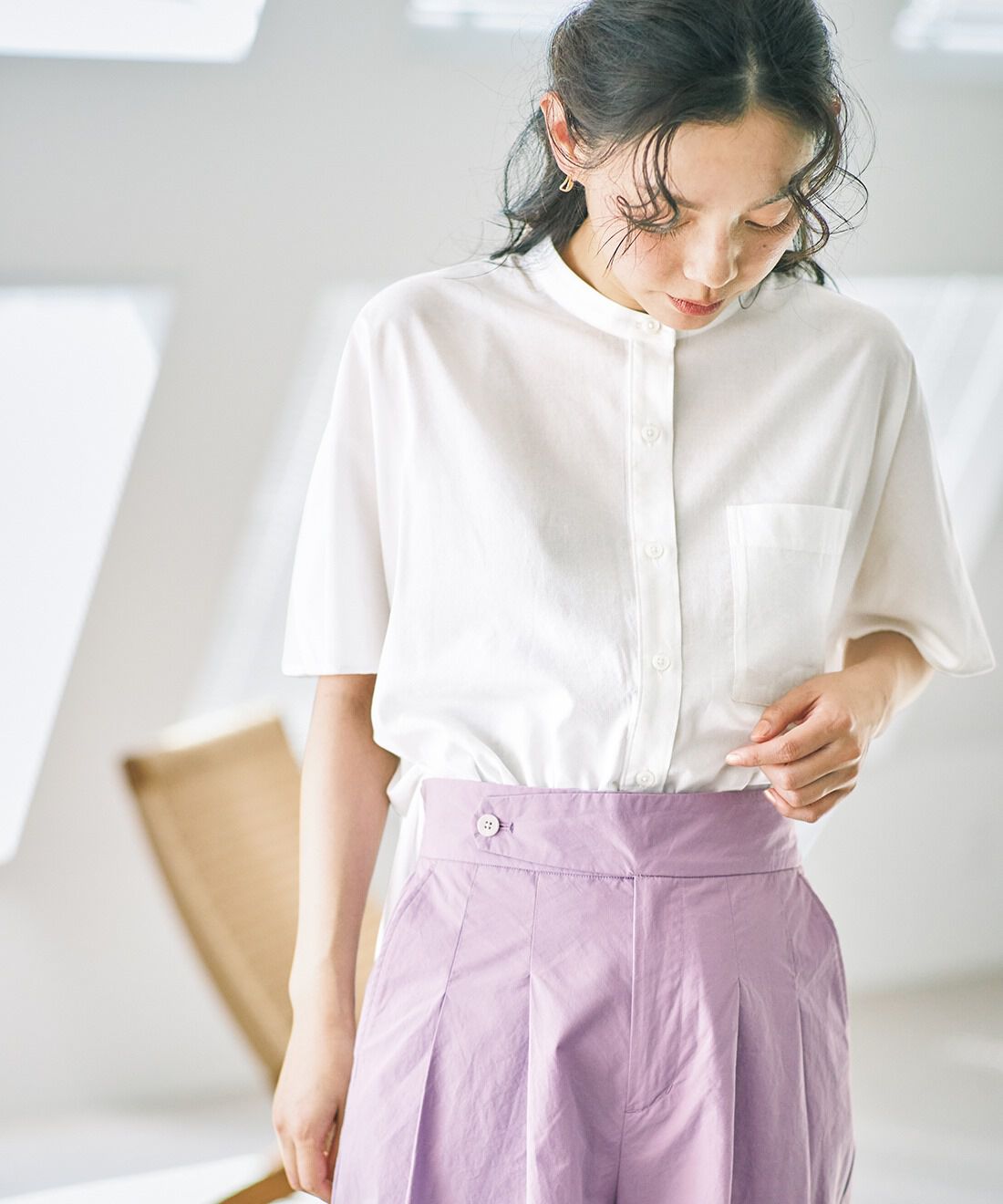 and myera|and myera ドロップドフレンチスリーブシャツ〈白〉