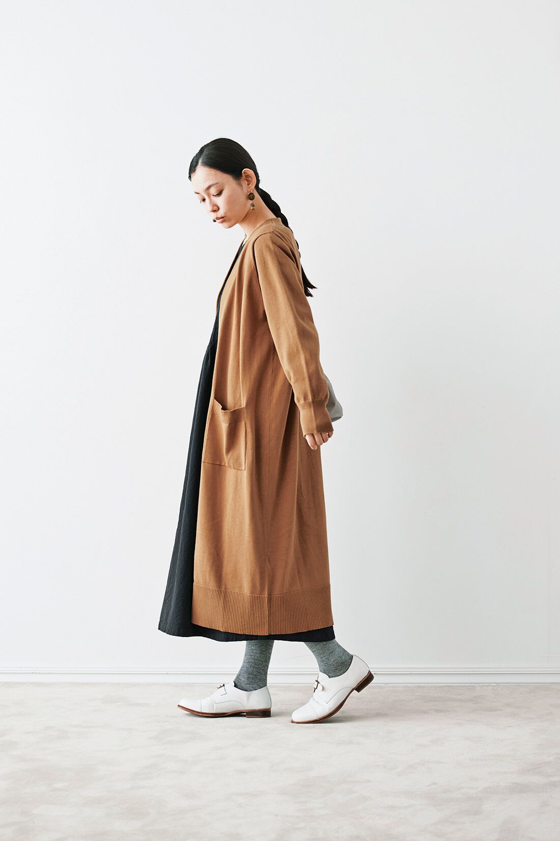 and myera 清楚なシスターワンピース〈黒〉｜and myera[アンド