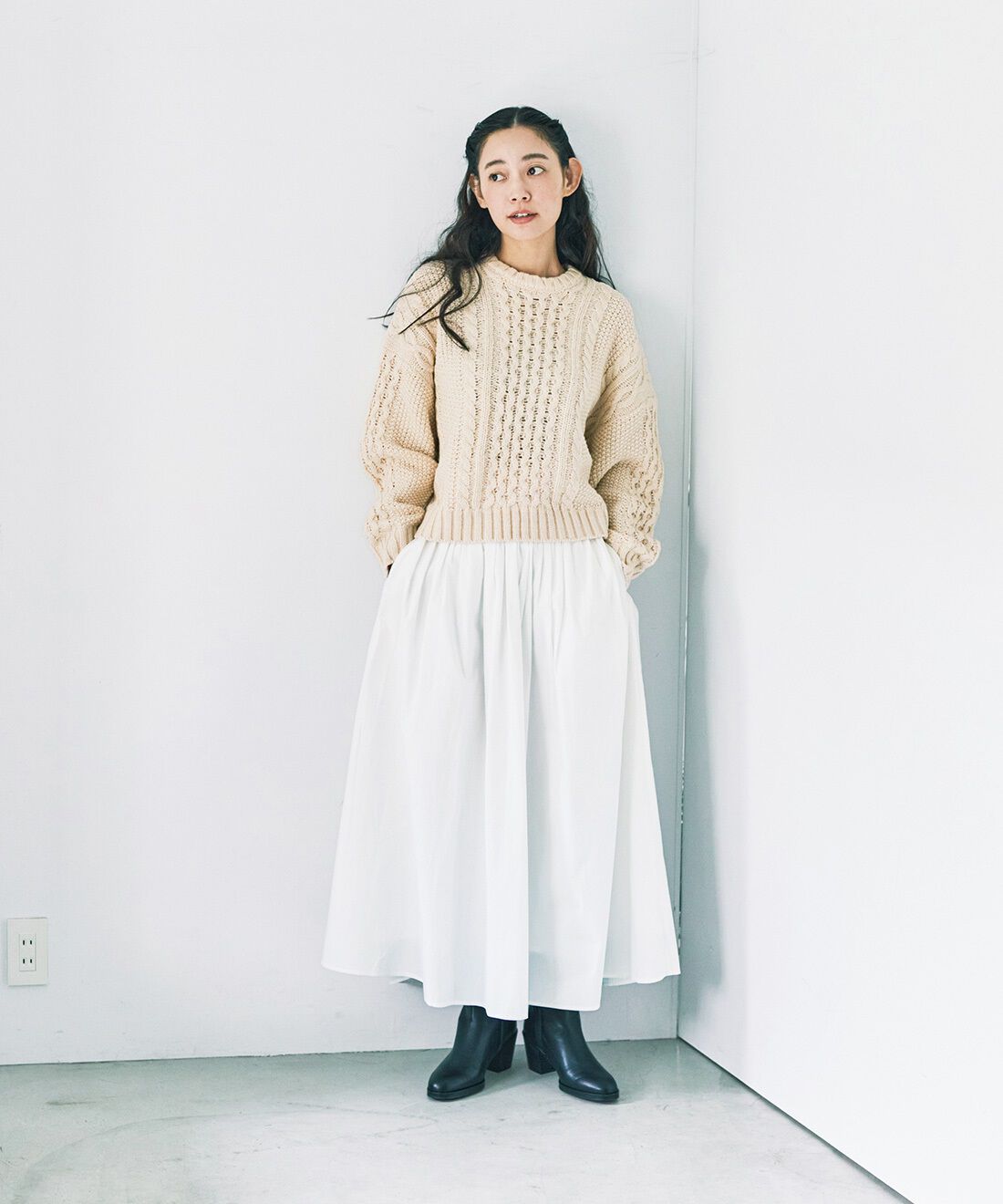 and myera［アンドマイラ］|阿久津ゆえりさんコラボ ホットミルク セーター ホワイトのコーディネート